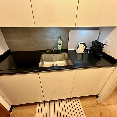 Апартаменты Serenity, 4 Min Walk To Center!